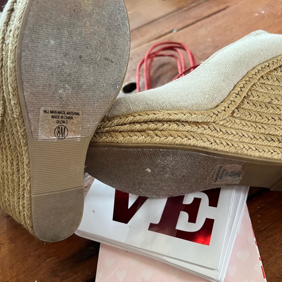 Wedge heels by D. Tan Linen or canvas glue on interior heels from factory. - Picture 3 of 3